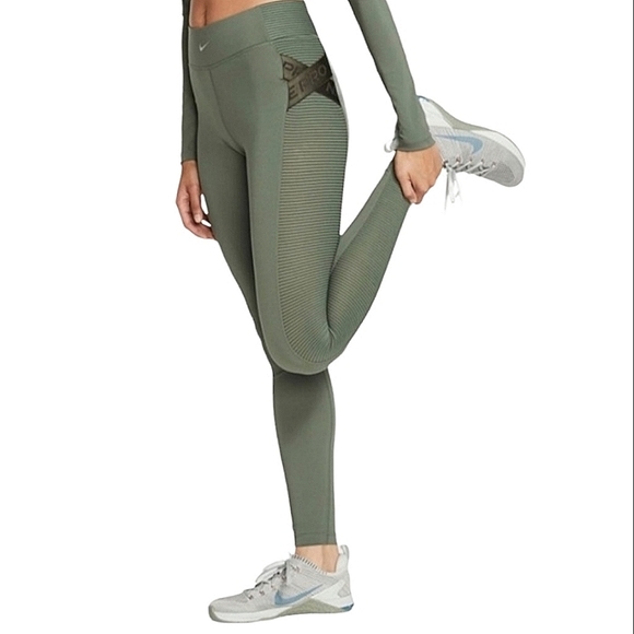 Nike Pants - Nike army green Aero Adapt ribbed leggings size XS